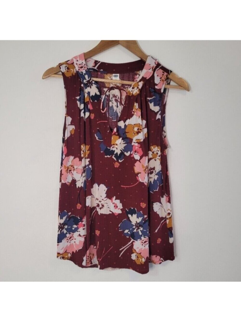 💘Old Navy Maroon Floral & Dots Sleeveless Top Size Medium